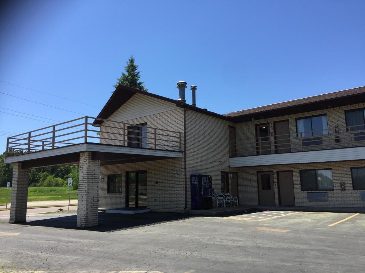 Malibu Inn Lake Delton Kültér fotó